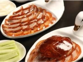 北京烤鸭：荣登十大名菜榜首，中华美食瑰宝