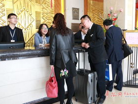 政协委员：中国人工作时间太长了