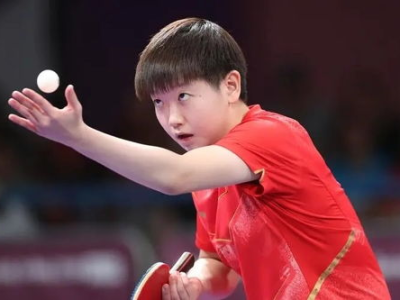 孙颖莎德班再遇伤病，同一只脚困扰赛场表现