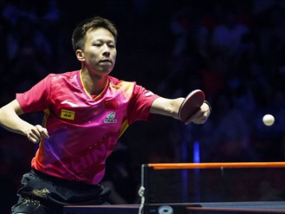 “林诗栋险胜张本智和，第四局激战12比10逆转夺冠”